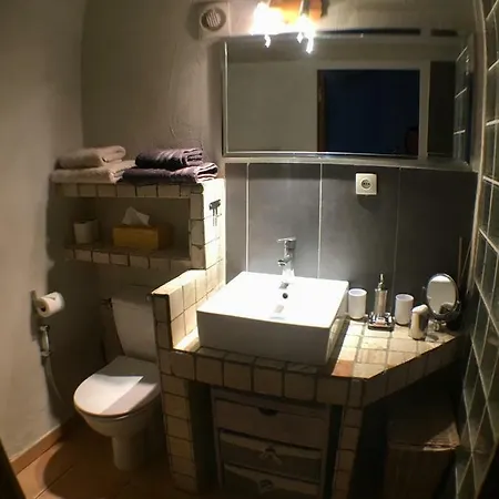 Maison D'hotes La Bastidaine بيت ضيافة
