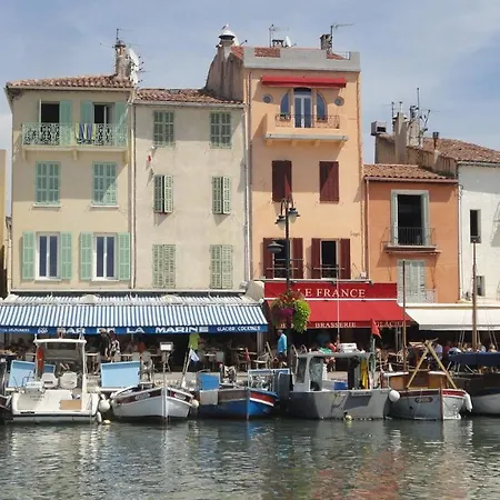 Maison D'hotes La Bastidaine بيت ضيافة *