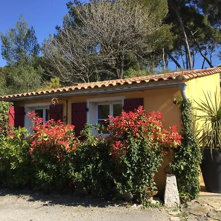 Maison D'hotes La Bastidaine Konukevi