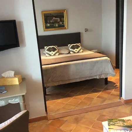 Maison D'hotes La Bastidaine Konukevi