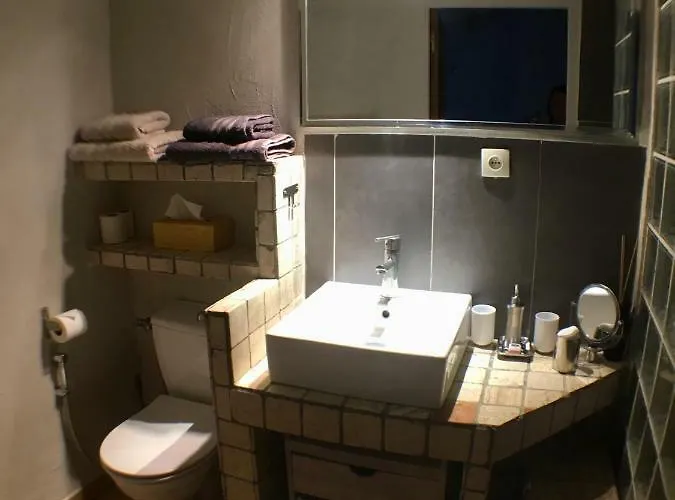 Maison D'hotes La Bastidaine بيت ضيافة